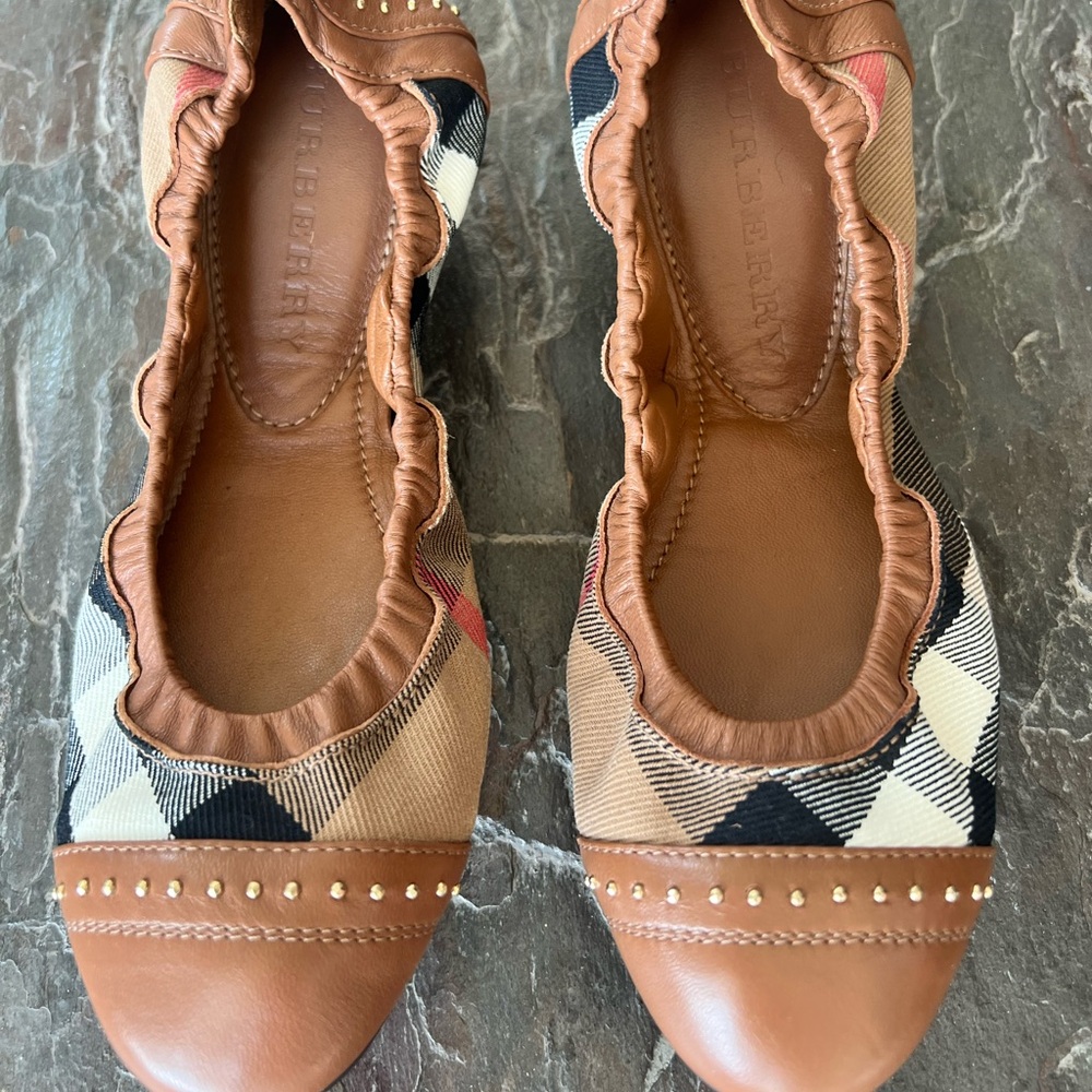 BURBERRY FLATS SIZE 36.5